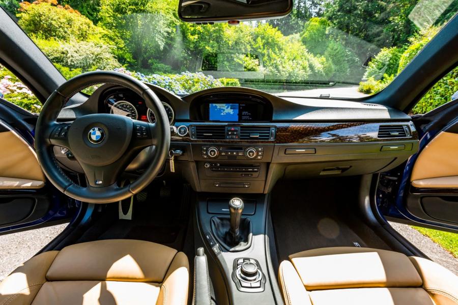Торпедо BMW M3 Coupe (E92) 2009 года  (фото 44 из 69)